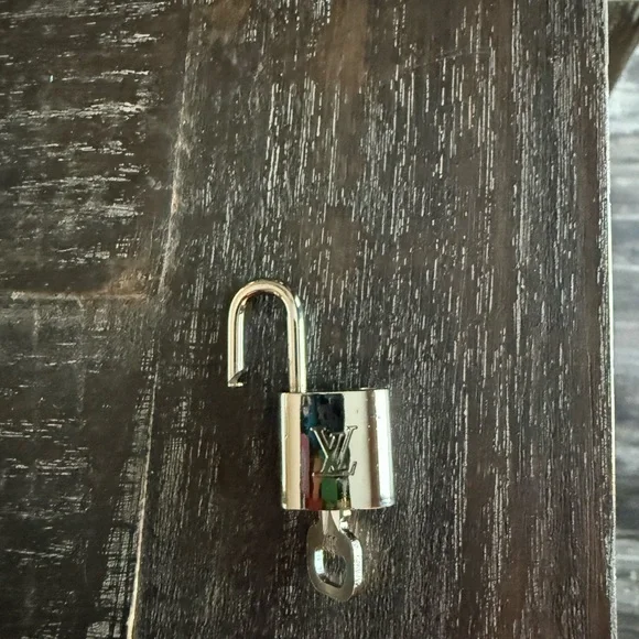 - LV Silver Lock and Key #307 - Picture 2 of 3